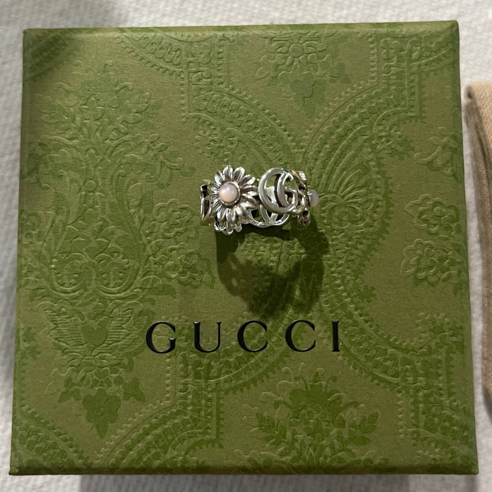 Gucci GG ring